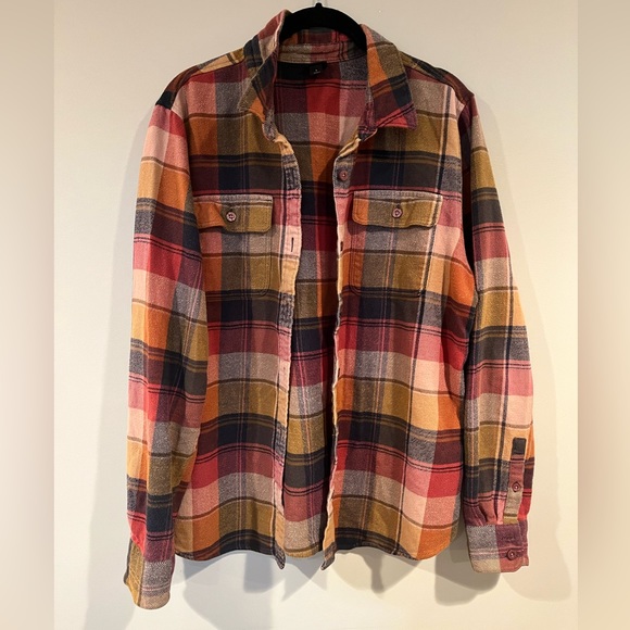 Patagonia Tops - Patagonia button down size large